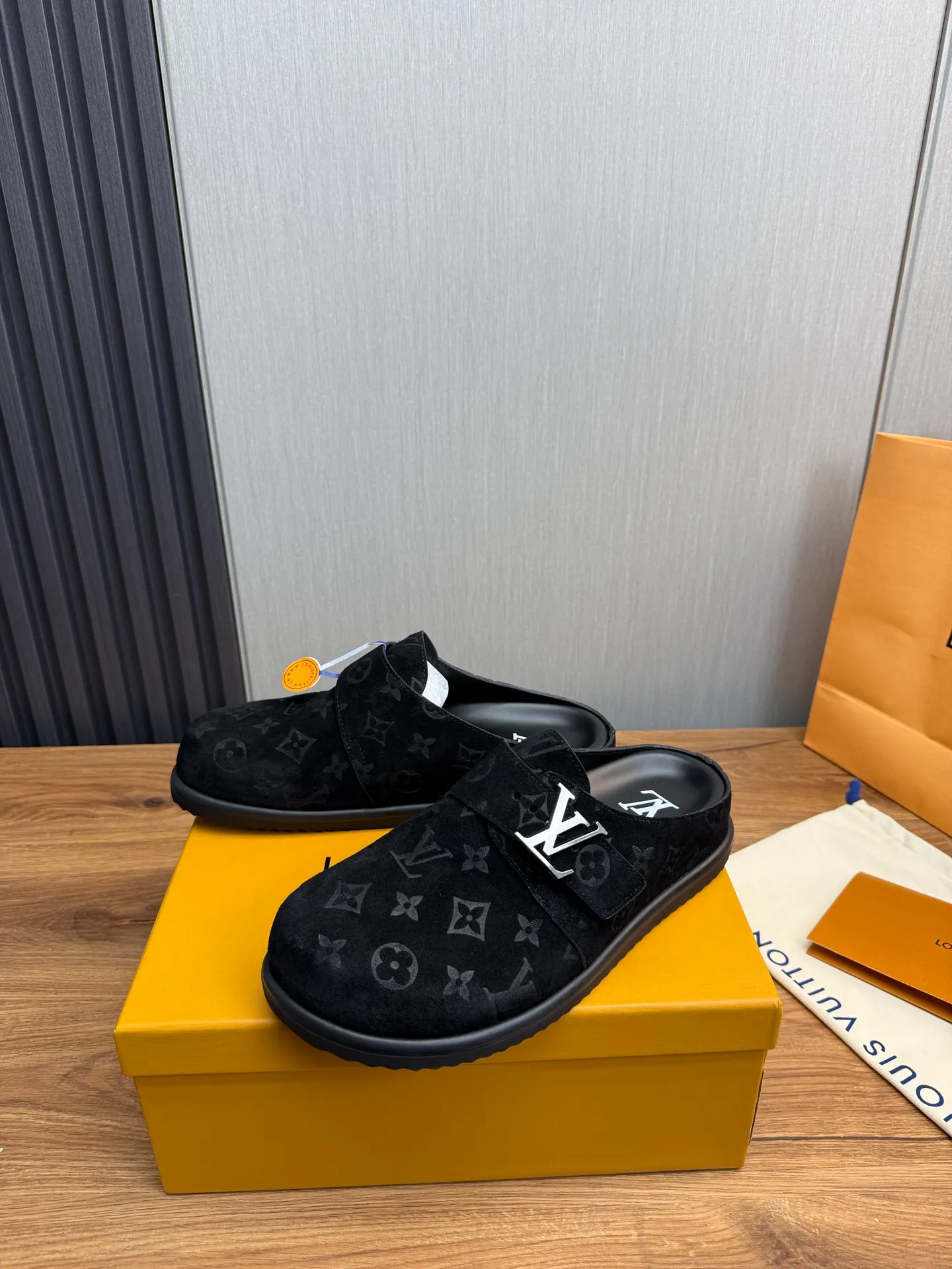 Men's shoes 💰520💰 Lv. hot selling men's slippers 🔥 🩴Official website one to one production 38-45 sizes 45 46 🉑️Customized!